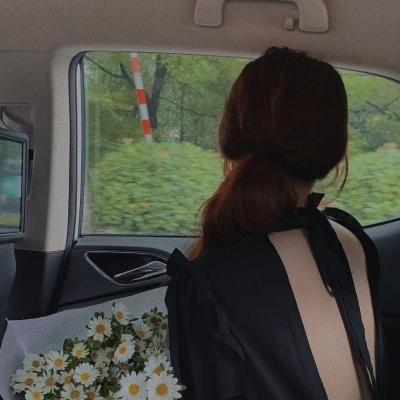 某影帝之子被曝恋爱脑怒怼网友，凌晨时装周T台画面流出